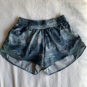 Lululemon Hotty Hot Short II *Long 4"
